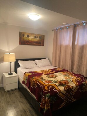 1 habitación, escritorio, tabla de planchar con plancha y wifi gratis 
