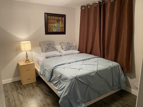 1 habitación, escritorio, tabla de planchar con plancha y wifi gratis