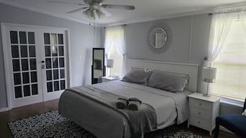 4 Schlafzimmer, Schreibtisch, BĂŒgeleisen/BĂŒgelbrett, Reisekinderbett