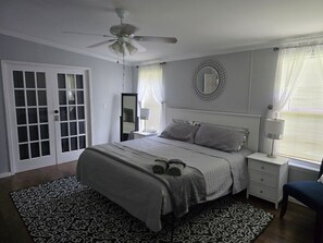 4 bedrooms, desk, iron/ironing board, travel cot