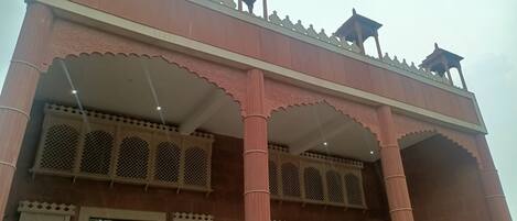 Colchones con pillow-top, muebles diferentes y escritorio