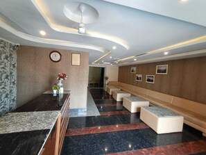 Reception - Hotel Rajwada Palace (Nivari)