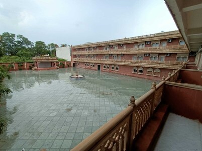 Hotel Rajwada Palace