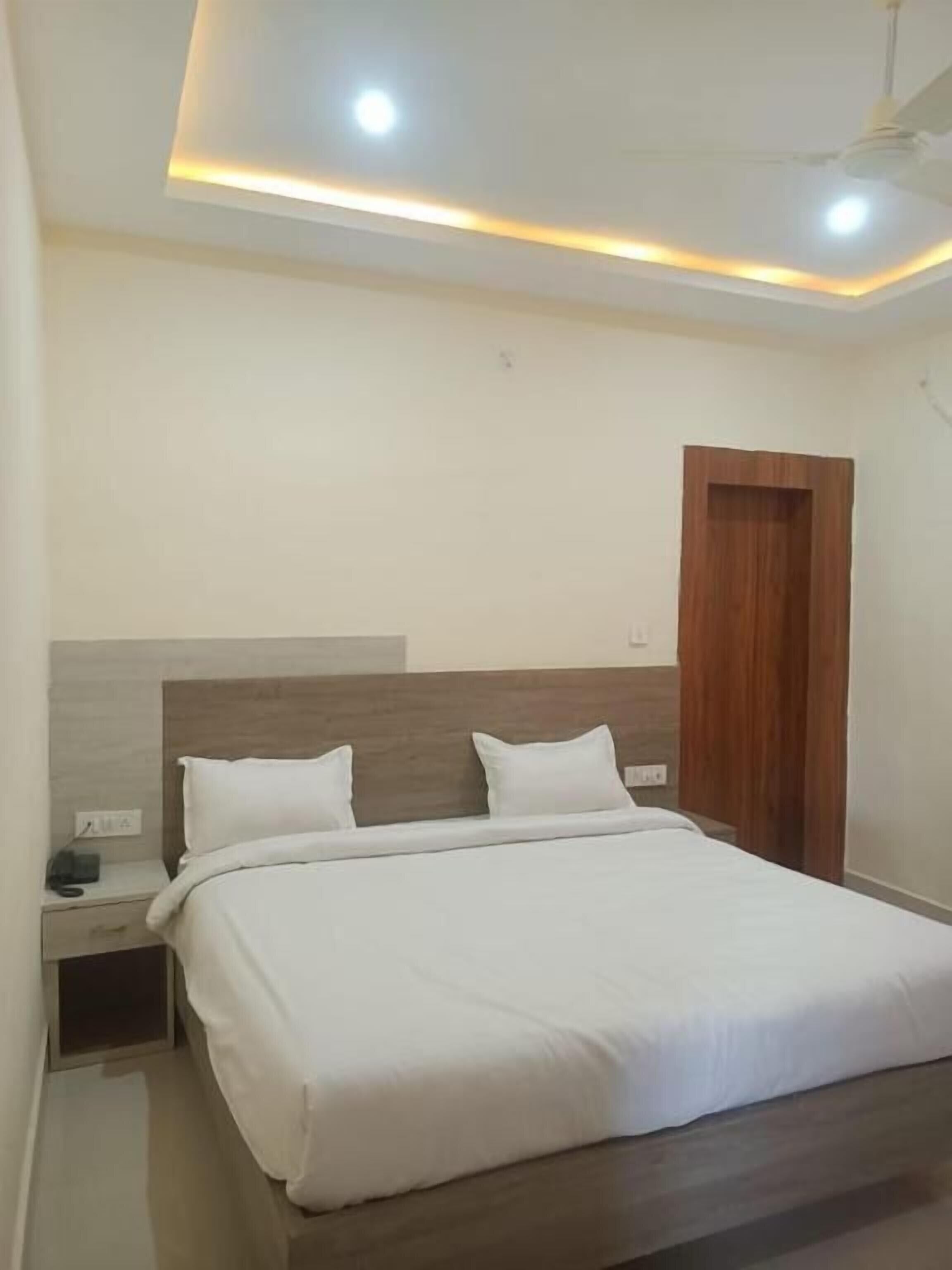 Colchones con pillow-top, muebles diferentes y escritorio 