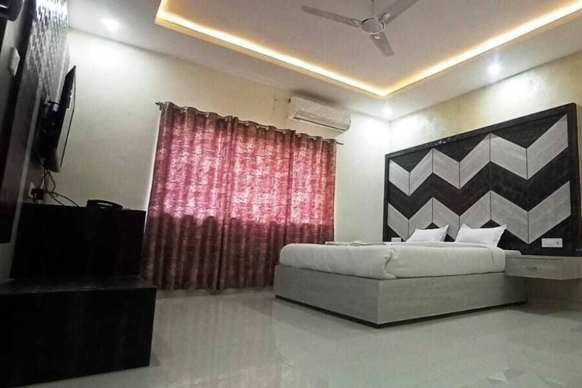 Superior dubbelrum eller tvÄbÀddsrum | BÀddmadrasser, unika möbler, skrivbord och arbetsyta för laptop