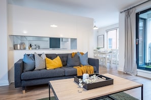 Luxury Apartment, 4 Bedrooms, Courtyard View | Living area | 42-inch flat-screen TV with satellite channels, TV - 4 Bed Modern Home Balcony & Free Parking (Birmingham)