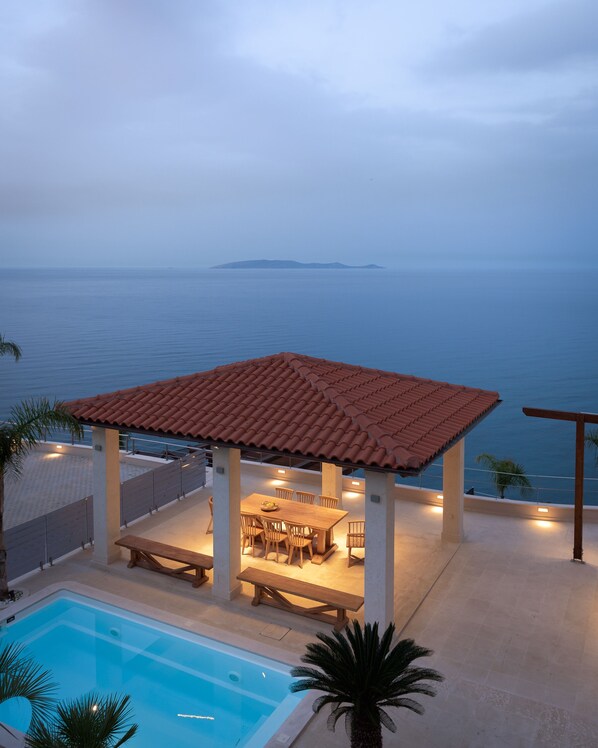 Ulkouima-allas, lämmitetty uima-allas