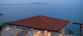 Manificus Villa II, with Heated Pool