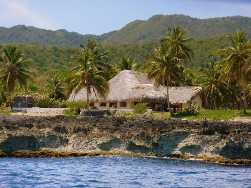 Villa Punta Coral in a fantastic location right by the sea
