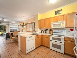 Kühlschrank, Mikrowelle, Ofen, Geschirrspüler