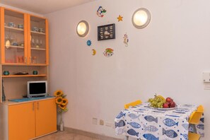 家庭公寓, 多间卧室 (Casa Emozione With Shared Pool) | 用餐