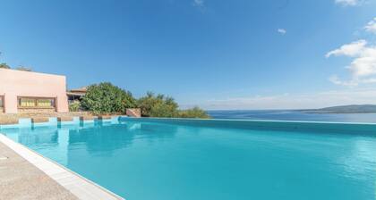 Casa Emozione With Shared Pool