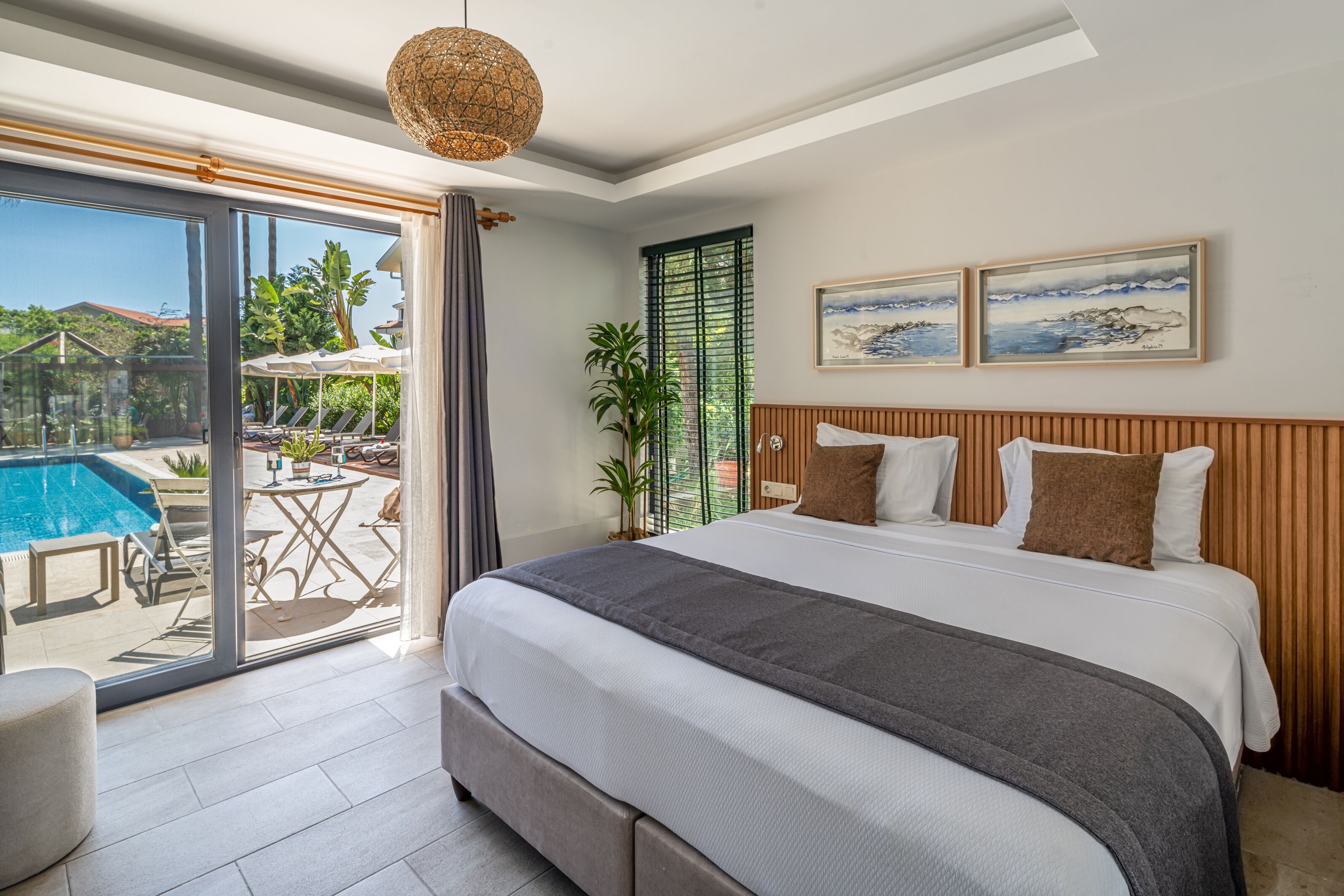 Elite kamer, 1 twee- of 2 eenpersoonsbedden | Luxe beddengoed, een minibar, een kluis op de kamer, een bureau