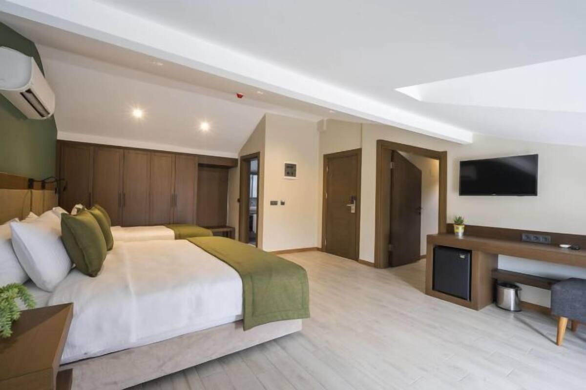 1 chambre, minibar, coffres-forts dans les chambres, bureau