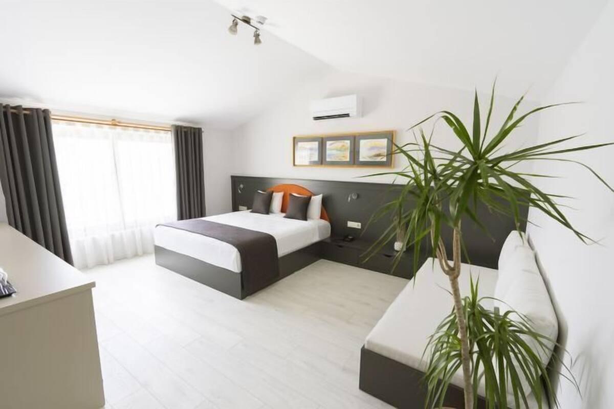 1 chambre, minibar, coffres-forts dans les chambres, bureau