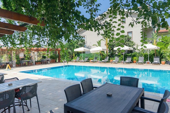 Seasonal outdoor pool