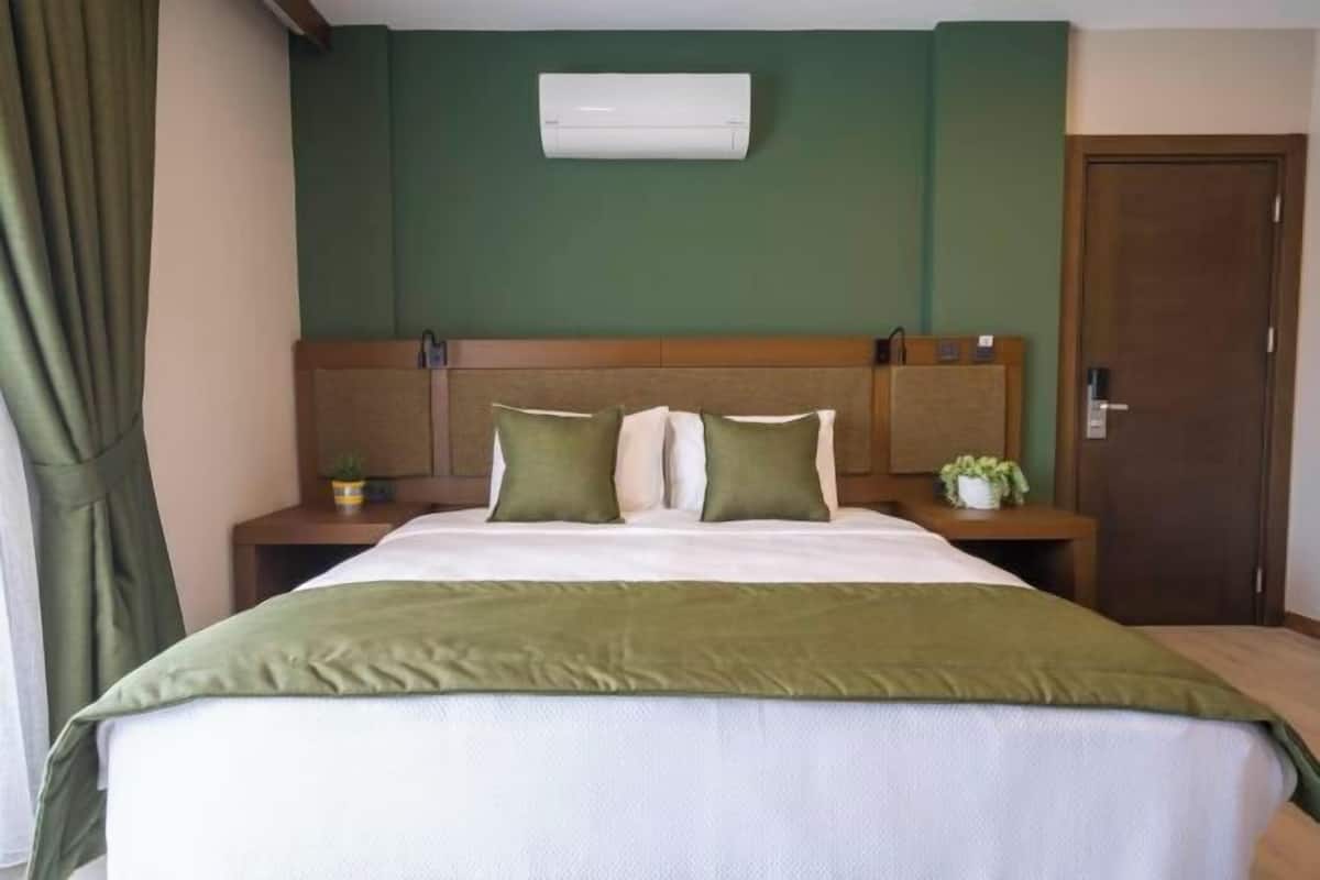 1 chambre, minibar, coffres-forts dans les chambres, bureau