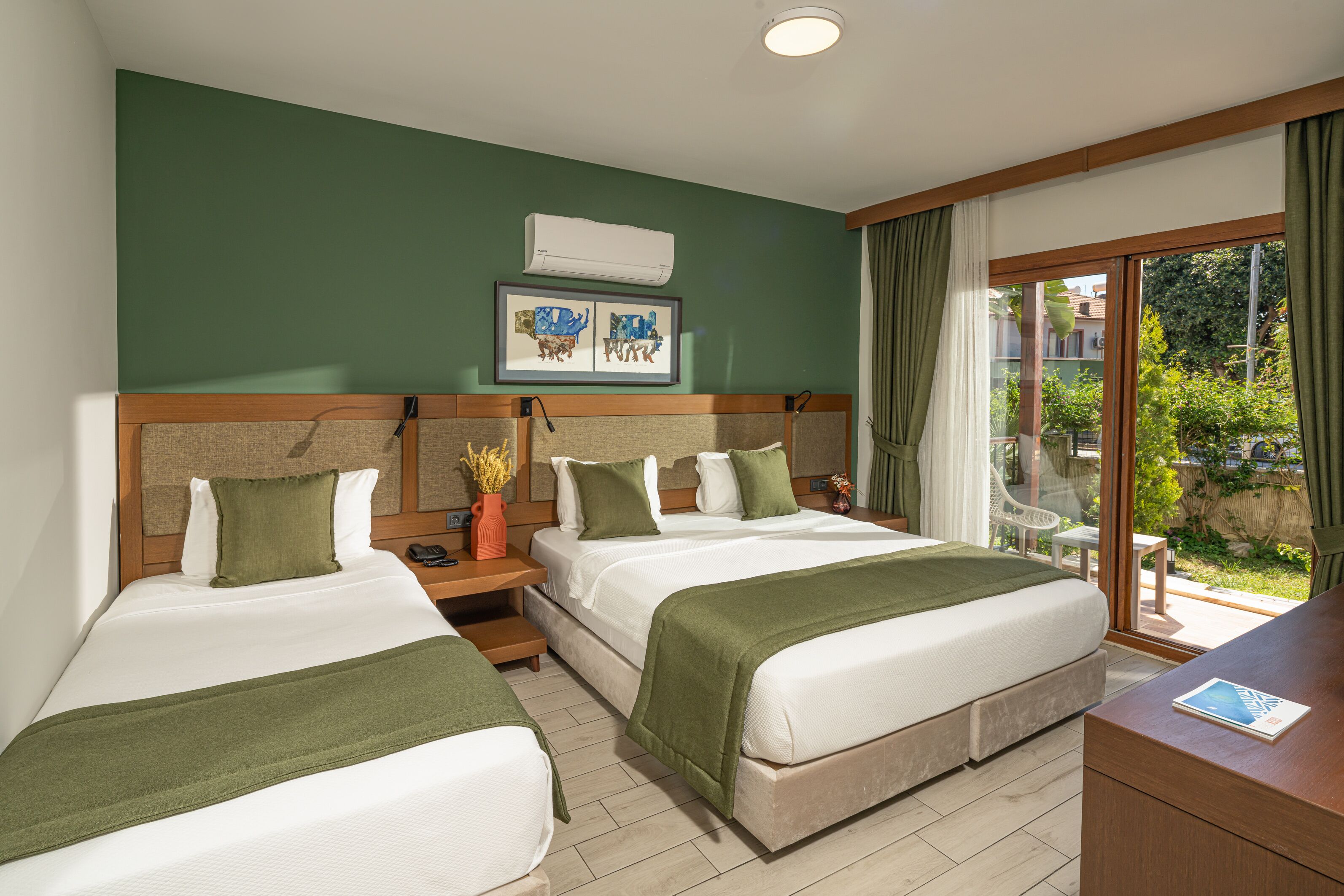 Triple Room | Premium bedding, minibar, in-room safe, desk