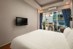 Doppia Deluxe, balcone | Minibar, ferro/asse da stiro, Wi-Fi gratuito, lenzuola