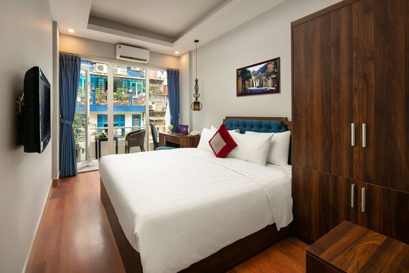 Deluxe Double Room, Balcony | Minibar, iron/ironing board, free WiFi, bed sheets - Sonata Central Hotel & Spa (Hanoi)