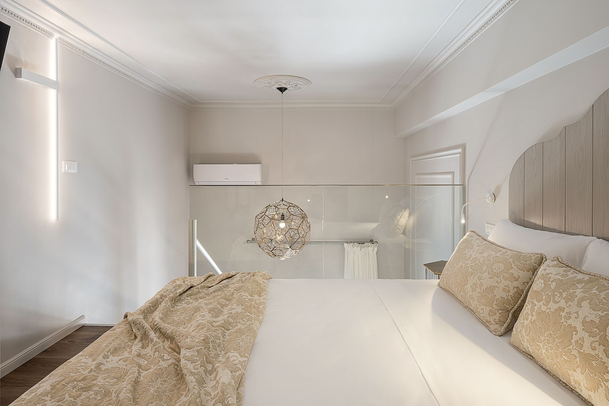 1 bedroom, desk, soundproofing, free WiFi