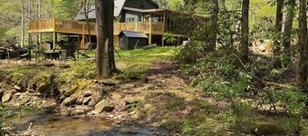  Luxury Bohemian Cabin on Coker Creek w Oversized Hot Tub, Fire-pits, and Hiking