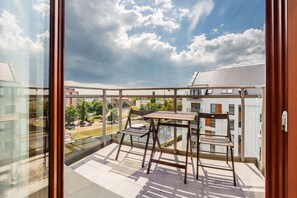 Classic-Apartment, 1 Schlafzimmer, Balkon, Flussblick | Ausblick vom Zimmer