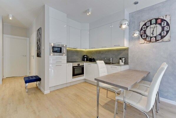 Familienapartment, 1 Schlafzimmer, Balkon | Eigene Kochnische | Kühlschrank, Herdplatte, Geschirrspüler, Espressomaschine