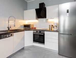 Comfort-Apartment, 1 Schlafzimmer, Balkon, Flussblick | Eigene Küche | Kühlschrank, Herdplatte, Geschirrspüler, Espressomaschine