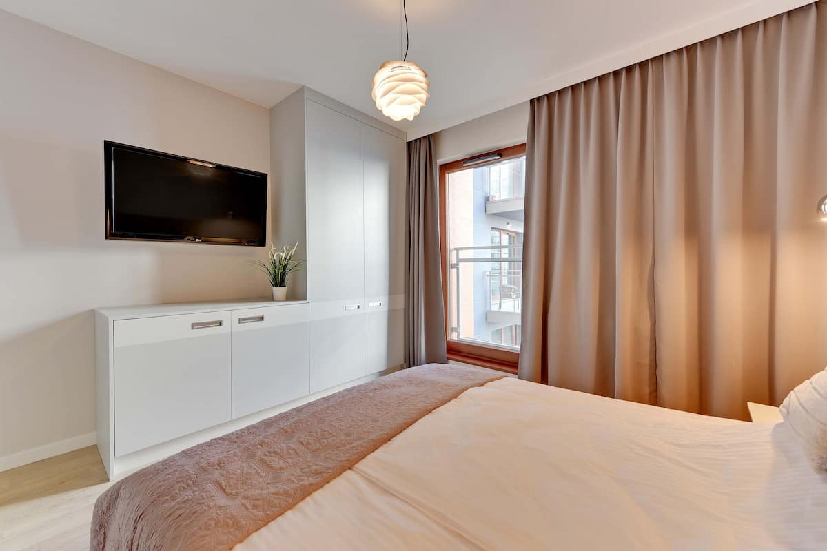 Familienapartment, 1 Schlafzimmer, Balkon | 1 Schlafzimmer, Allergikerbettwaren, Bügeleisen/Bügelbrett