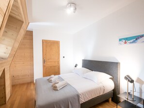 4 bedrooms, free WiFi, bed sheets