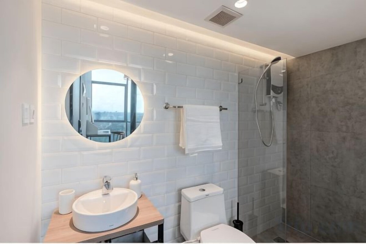 Shower, towels