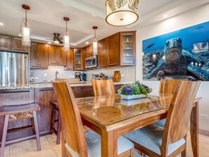 Dining - Stunning Deluxe Ocean View W/Lanai-Kamaole Sands (Kihei)