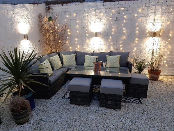 المنطقة المحيطة بالمنشأة