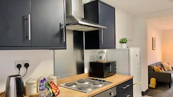 Apartment, Private Bathroom (Flat 2 Saville Street) | Private kitchen