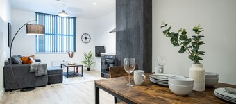 Luxe Apts PBoro Parking-Gym-Cinema