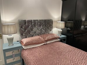 2 bedrooms, iron/ironing board, free WiFi, bed sheets