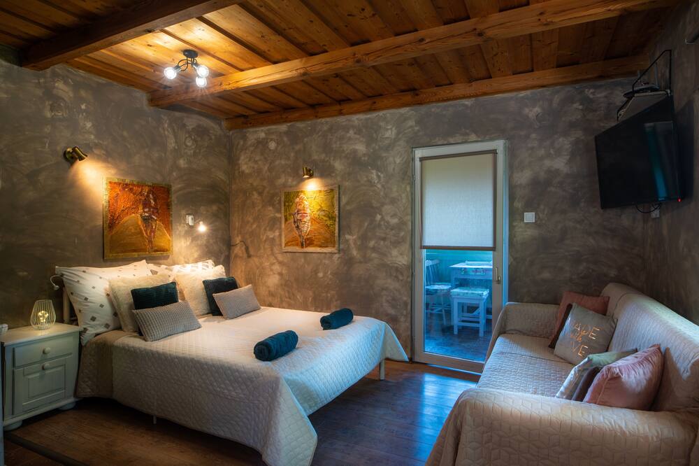 Romantic wine cottage up hill country side near forest trails
