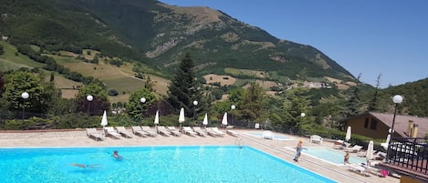 Piscine extérieure (ouverte en saison)