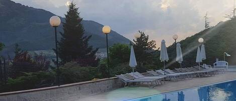 Piscine extérieure (ouverte en saison)