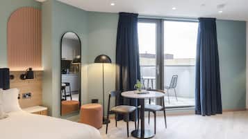 Comfort Studio | 1 bedroom, premium bedding, in-room safe, individually decorated