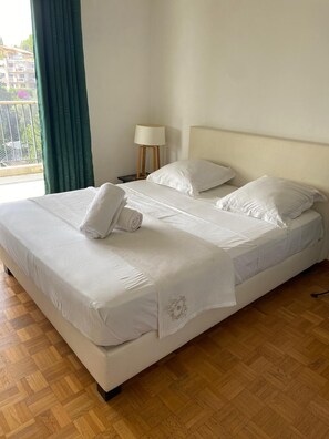 2 slaapkamers, een strijkplank/strijkijzer, gratis wifi, beddengoed