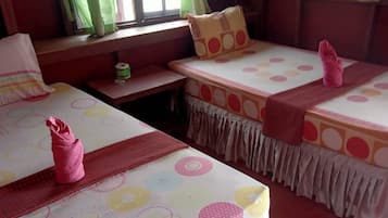 Bungalow, Sea View, 3 Paxs (Fan room) | 1 dormitorio, escritorio, wifi gratis y ropa de cama