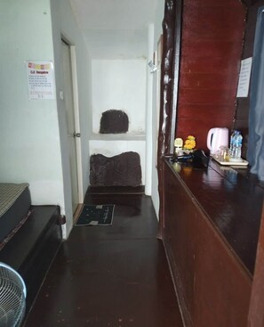 Bungalow, Sea View, Double Room, 2 Pax (Fan room) | Schreibtisch, kostenloses WLAN, Bettwäsche