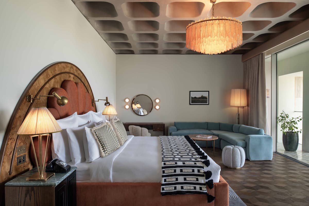 Egyptian cotton sheets, premium bedding, down duvets, minibar