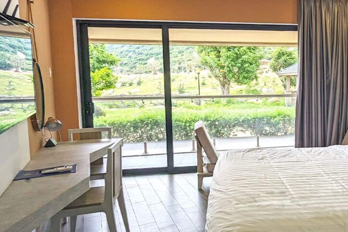 Suite Deluxe, vue sur la montagne | Literie de qualité, lit avec matelas Select Comfort, minibar, bureau
