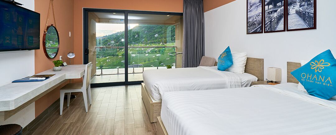 Deluxe Mountain View Twin with Balcony | Premium bedding, Select Comfort beds, minibar, desk