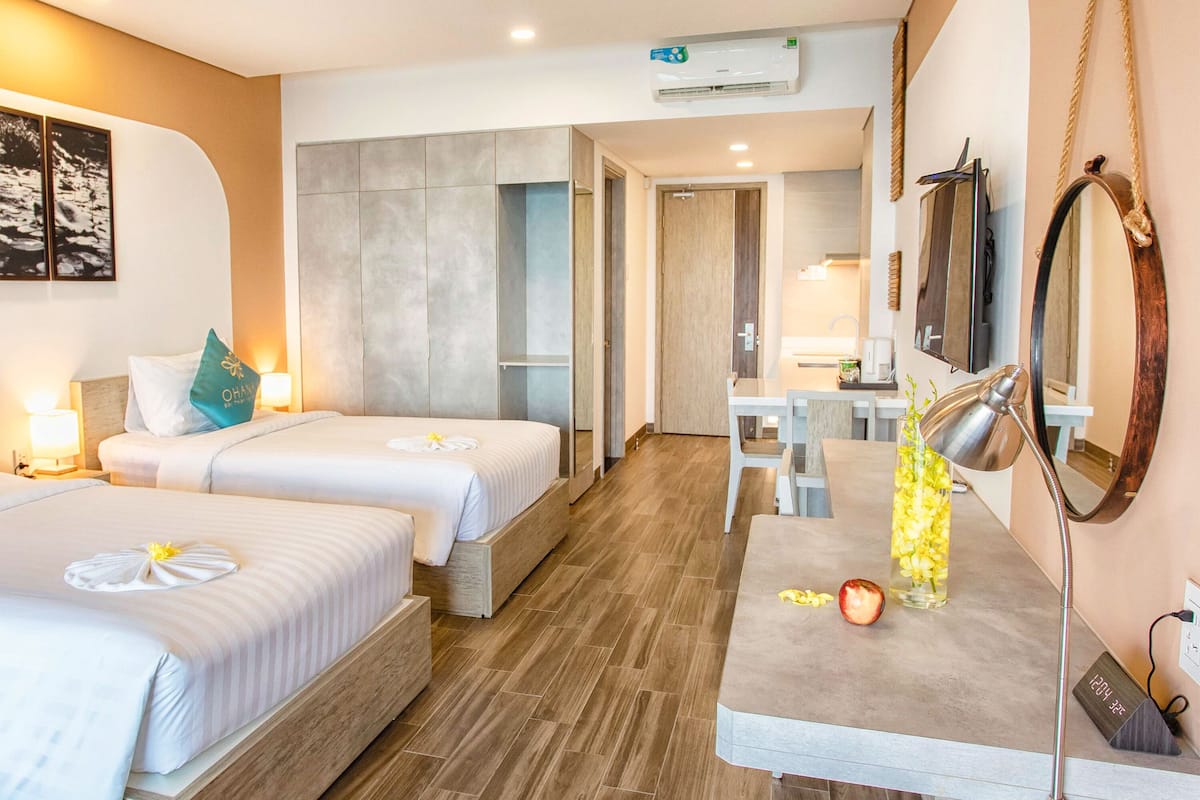Suite familiale, vue sur le jardin | Literie de qualité, lit avec matelas Select Comfort, minibar, bureau