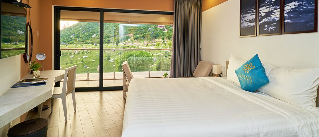Deluxe Mountain View Double with Balcony | Premium bedding, Select Comfort beds, minibar, desk