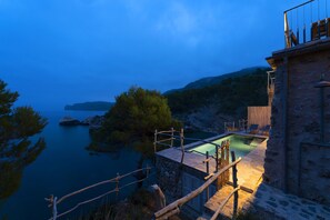 Outdoor pool, an infinity pool